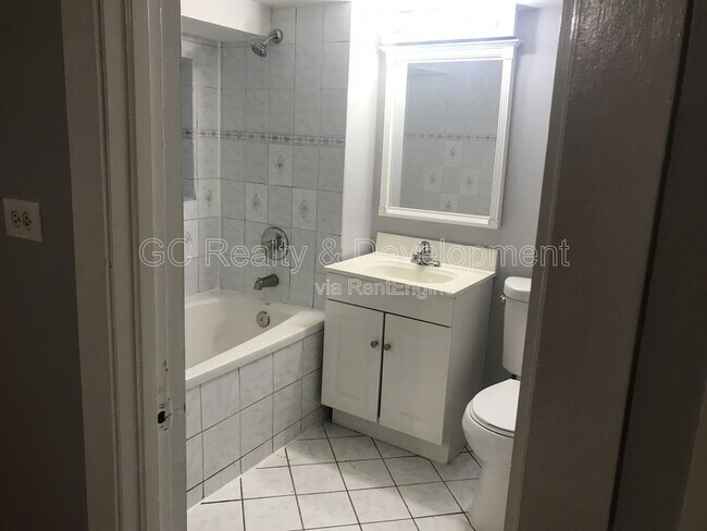 Foto del edificio - 3841 N Sawyer Ave
