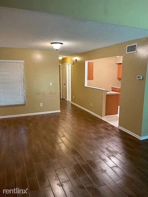 Foto del edificio - 8482 Pineverde Ln