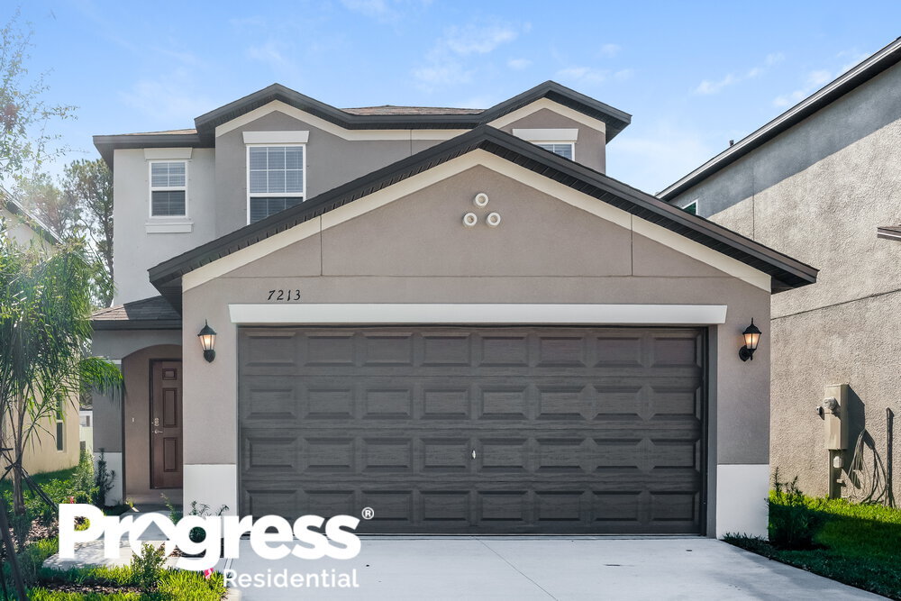 7213 Spring Snowflake Ave, Palm RiverClair Mel, FL 33619 House