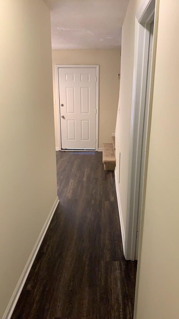 Building Photo - READY NOW!!! Beautiful end unit town-home!