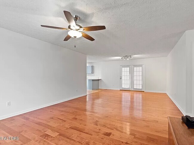 Foto del edificio - 5000 Stewart Ridge Rd