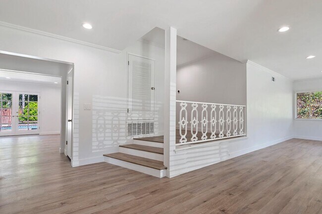 Building Photo - 11555 Duque Dr