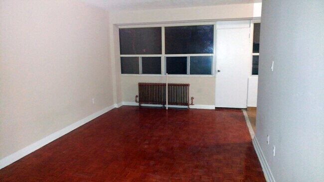 Photo du bâtiment - 2460-2500 Keele Street