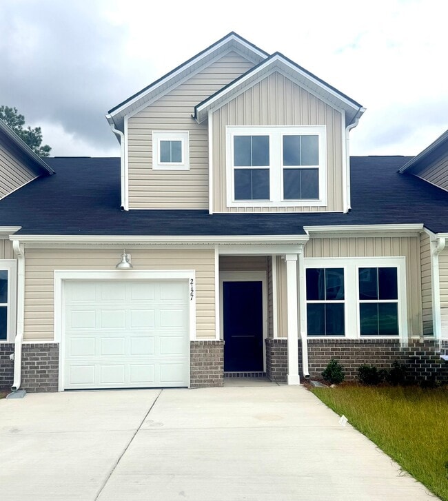 Building Photo - 2127 Northwest Dr