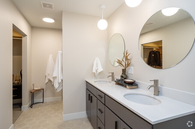 2BR, 2BA - 1,093SF - Primary Bathroom - The Clark