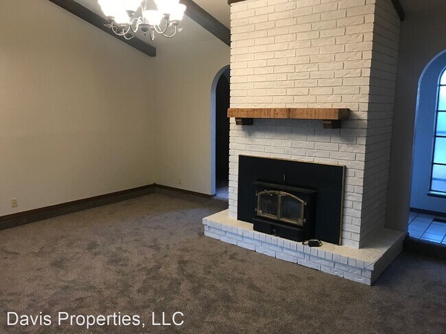 Building Photo - 3 br, 2 bath House - 1401 Saber Lane 1401
