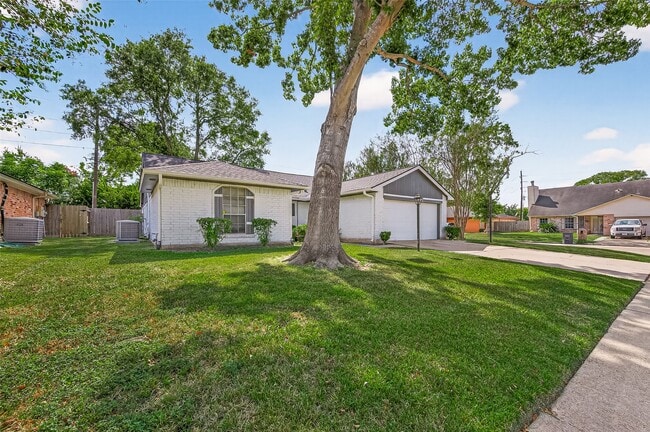 Building Photo - 16355 Sierra Grande Dr