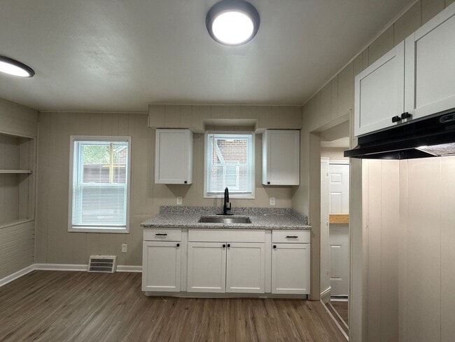 Building Photo - Fully Renovated 3-Bedroom Home  Move-In Re...
