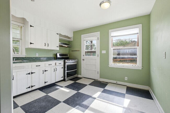 Foto del edificio - 905 W Eastland Ave