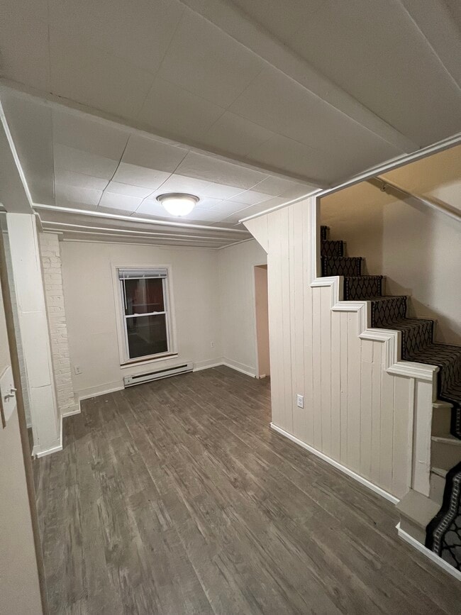 Building Photo - 11 E Pall Mall St