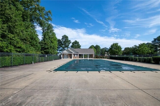 Building Photo - 956 Iron Bridge Dr