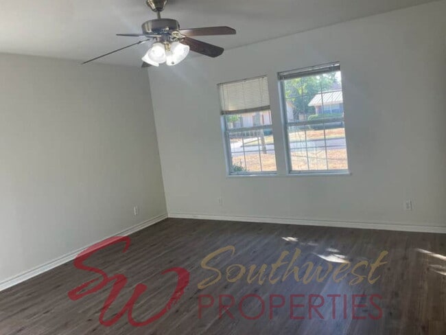 Building Photo - Excellent space with large bedrooms