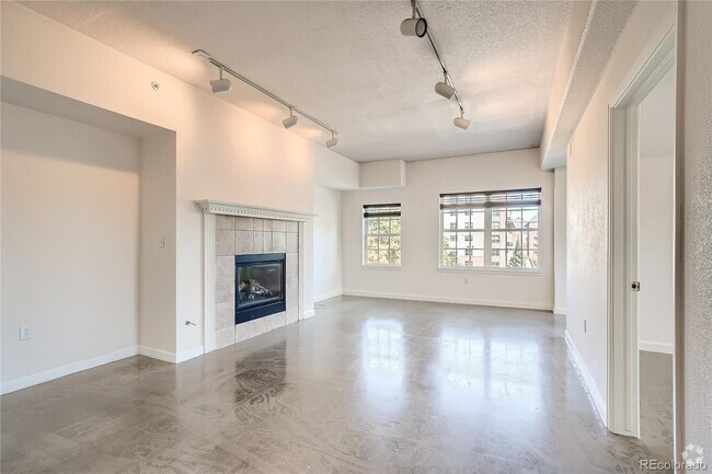 Building Photo - 1780 N Washington St