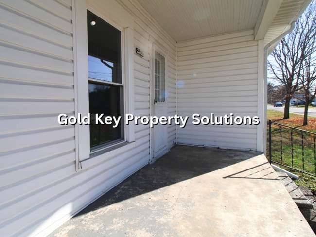 Building Photo - MUNCIE Updated 2 BR 1 BA House with New Fl...