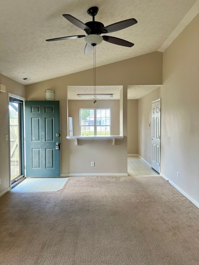 Building Photo - McCutchanville 2 Bedroom Home!