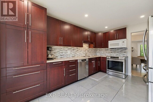 Building Photo - 890 Cahill Dr W