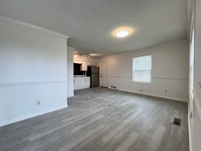 Building Photo - ***MOVE IN SPECIAL - $300 OFF FIRST MONTHS...