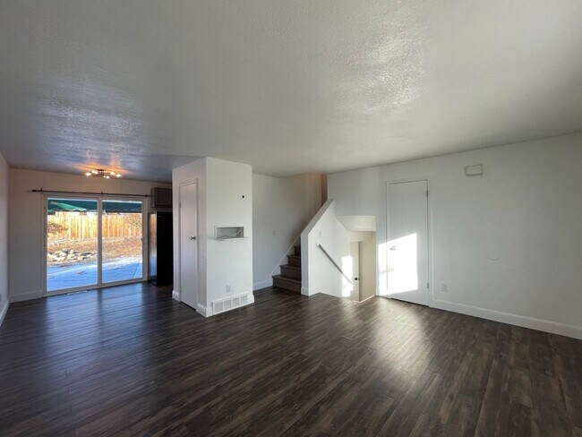Building Photo - Cozy Tri-Level Home in Thornton! AVAILABLE July 6th!