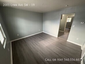 Building Photo - 2001 Lynn Ave SW