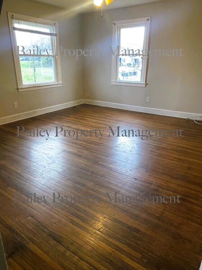 Foto del edificio - 4170 Hazelwood Ave