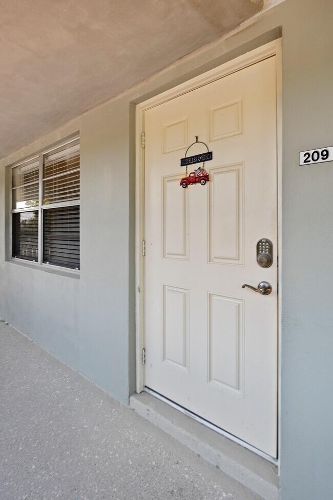 Building Photo - 5550 N Ocean Blvd