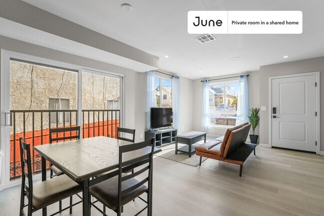 Foto del edificio - Room in Shared 5 bed/5 bath home in Boyle Heights