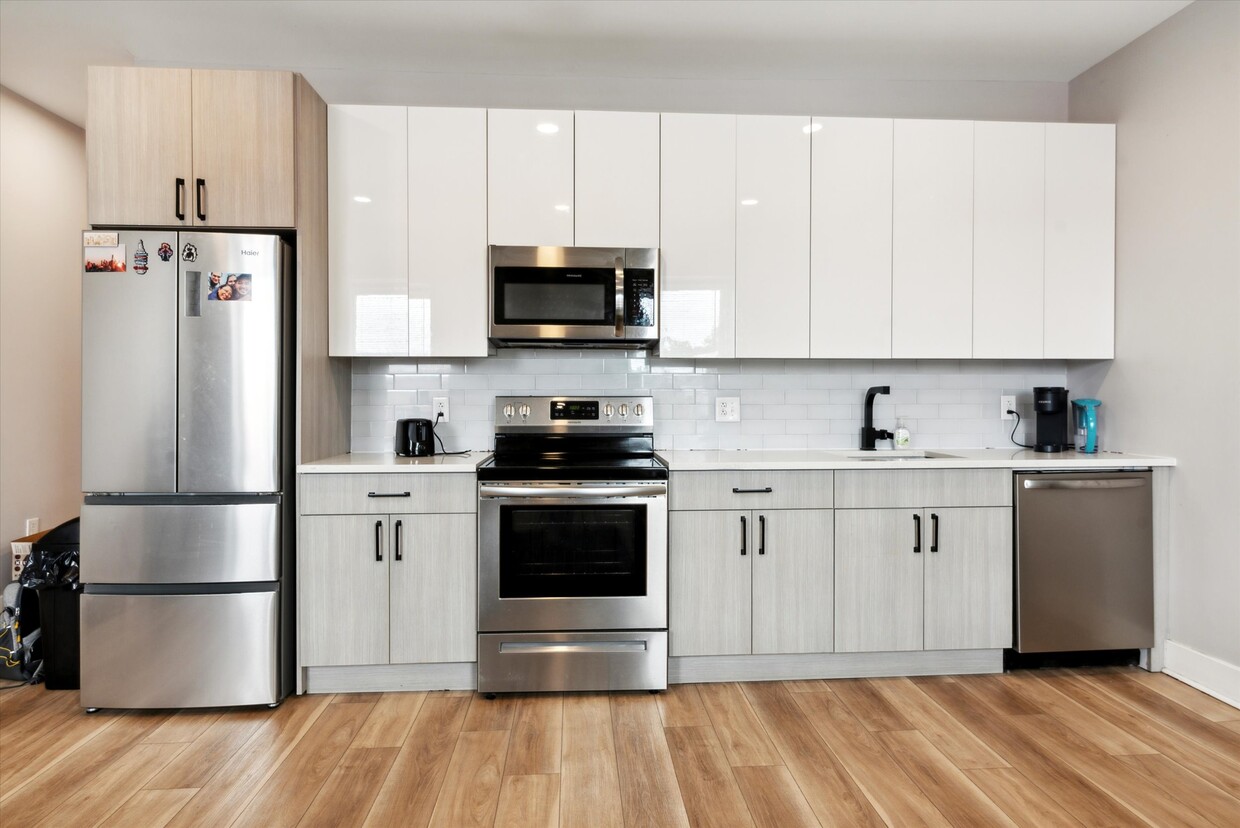 Primary Photo - 325 N 40th St