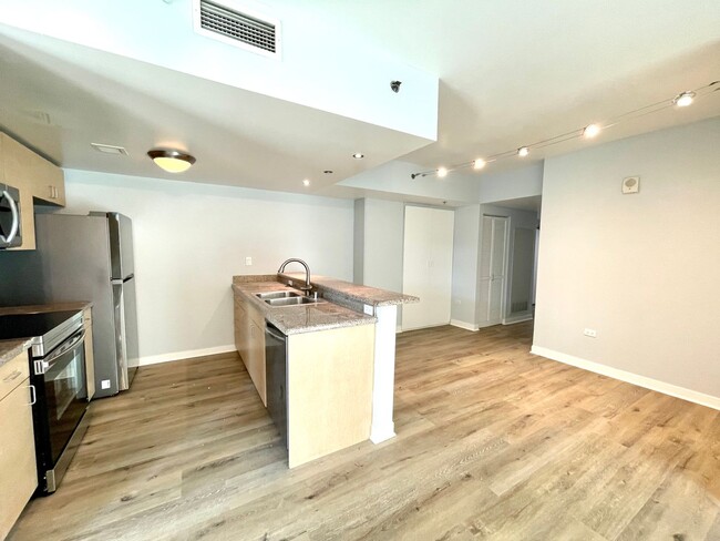 Foto del edificio - Renovated 2 Bedroom 2 Bathroom Condo in Li...
