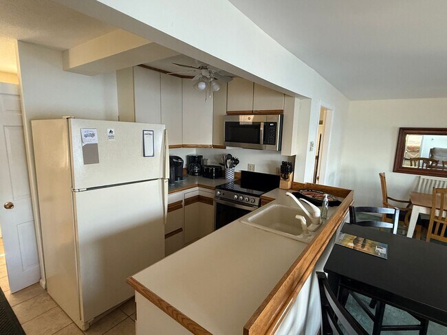 Foto del edificio - *PRICE DROP* Gorgeous Lake View Winter Ren...