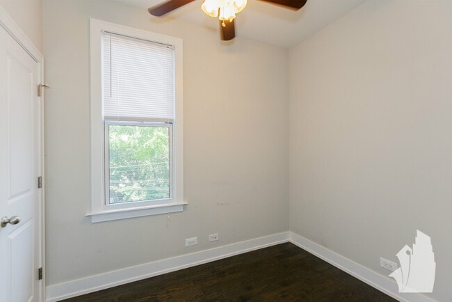 Building Photo - 3309 N Southport Ave