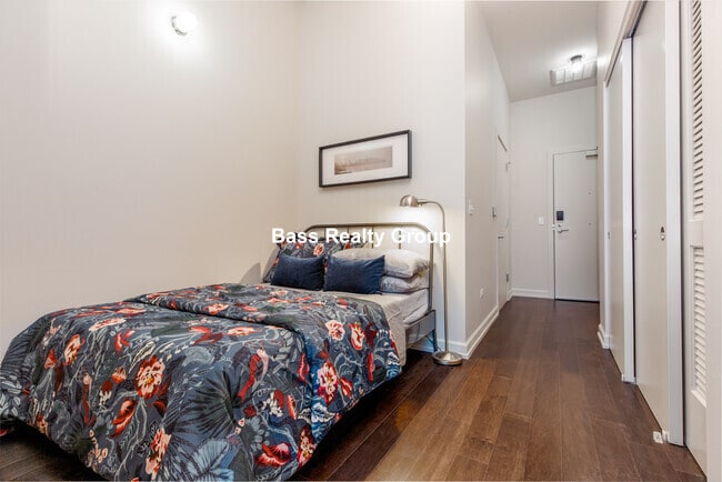 Foto del edificio - 5021 N Kenmore Ave