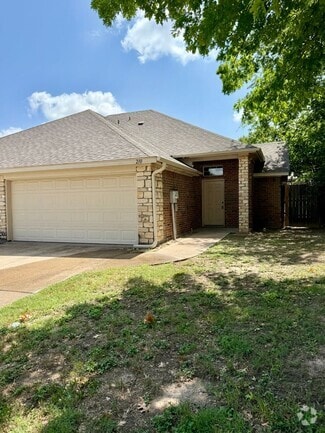 Building Photo - 210 Rentz Pl Cir