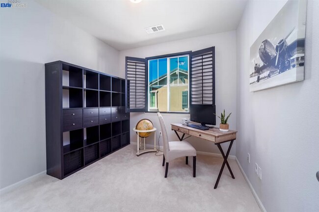 Building Photo - 6970 N Mariposa Ln