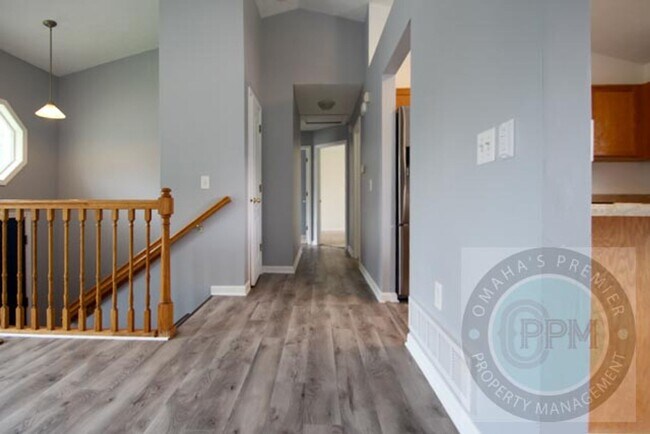 Foto del edificio - Beautiful 3Bd/2Ba Split entry in Omaha!