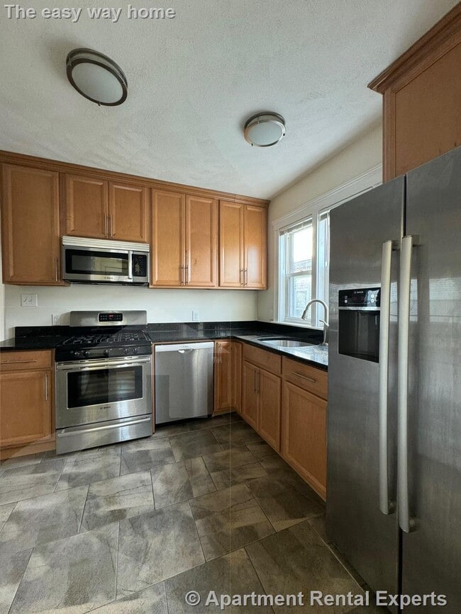 Building Photo - 65 Conwell Ave