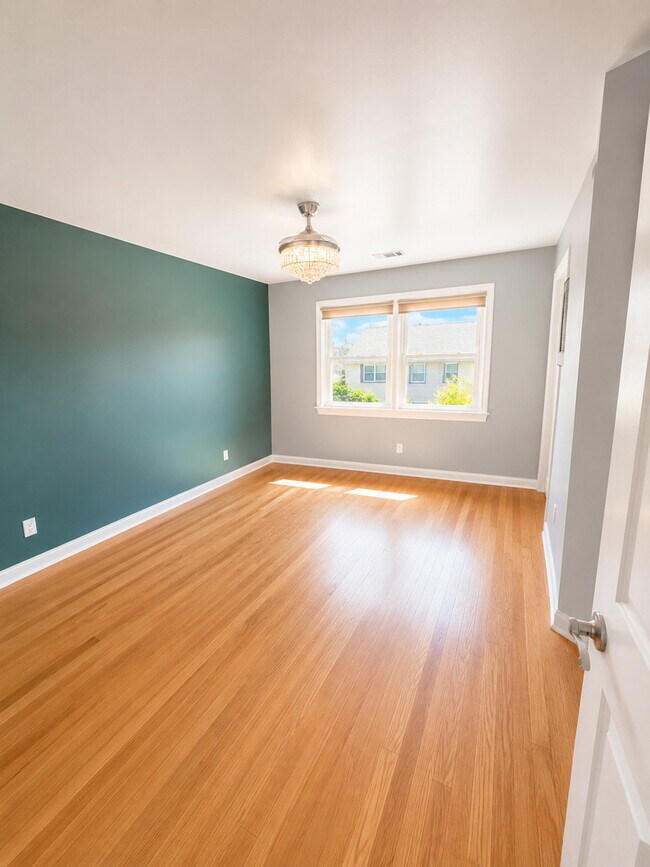 Foto del edificio - 7942 W Addison St