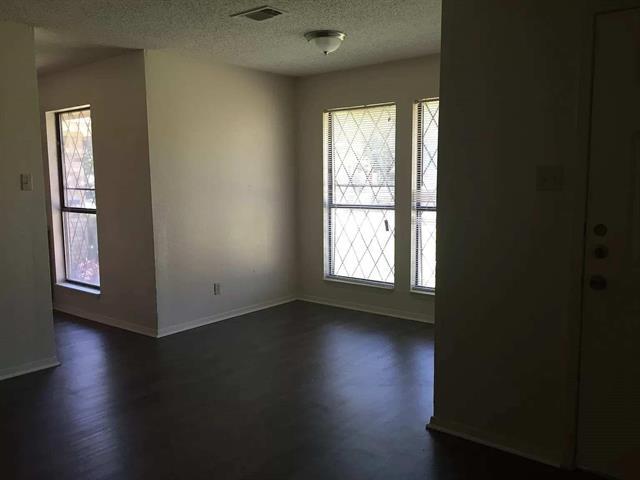 Building Photo - 2400 Ventura Dr
