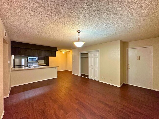 Foto del edificio - 910 Duncan Ln
