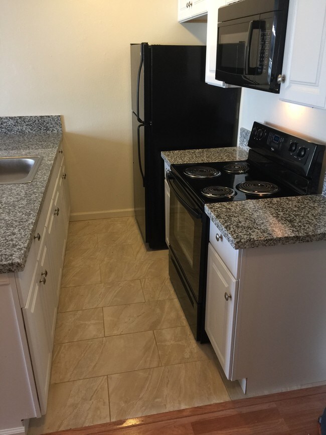 Foto del edificio - 545 E Oak St