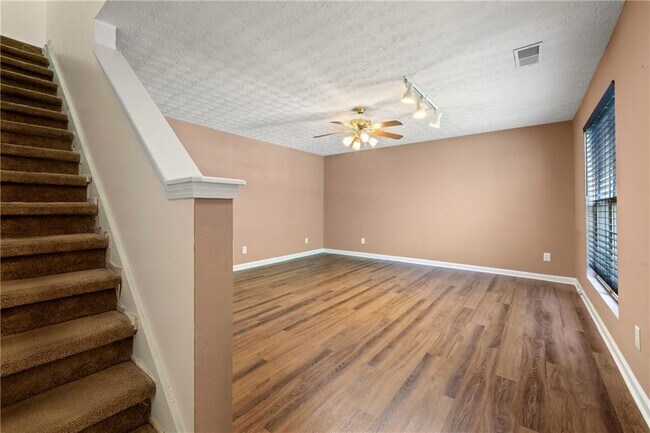 Building Photo - 1382 Hollenbeck Ln