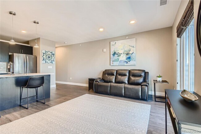 Building Photo - Incredible 1 bedroom Condo right across fr...