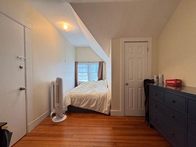 Foto del edificio - Spacious 2-Bedroom, 2-Bath in East Rock – Newly Renovated!