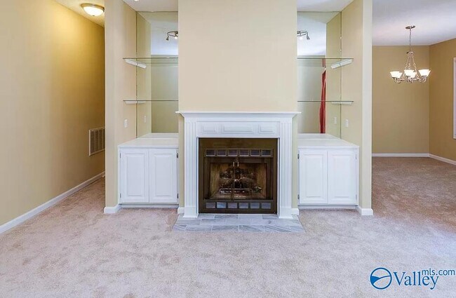 Building Photo - 207 Mountain Ridge Dr SE