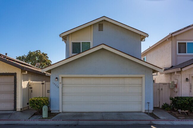 Foto del edificio - Charming Two Story Home!