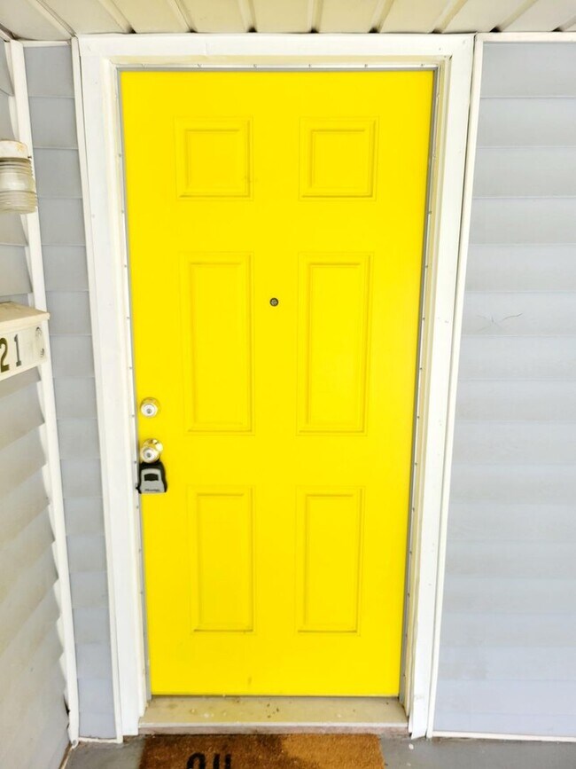 Foto del edificio - 821 Grace Avenue- C