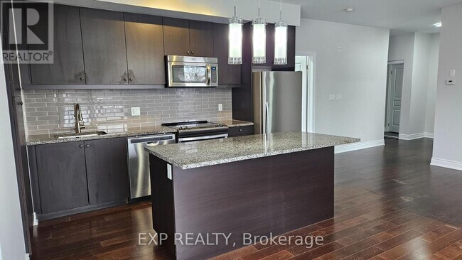 Building Photo - 3170 Erin Mills Pkwy