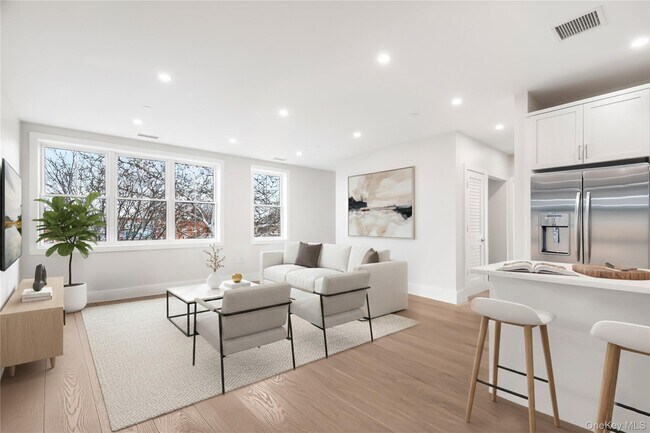 Building Photo - 132 Halstead Ave