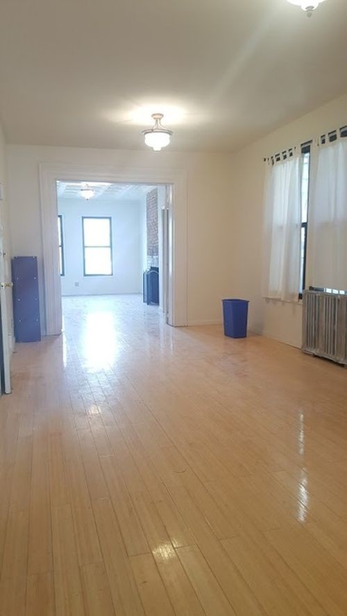 Foto del edificio - 696 Grand St