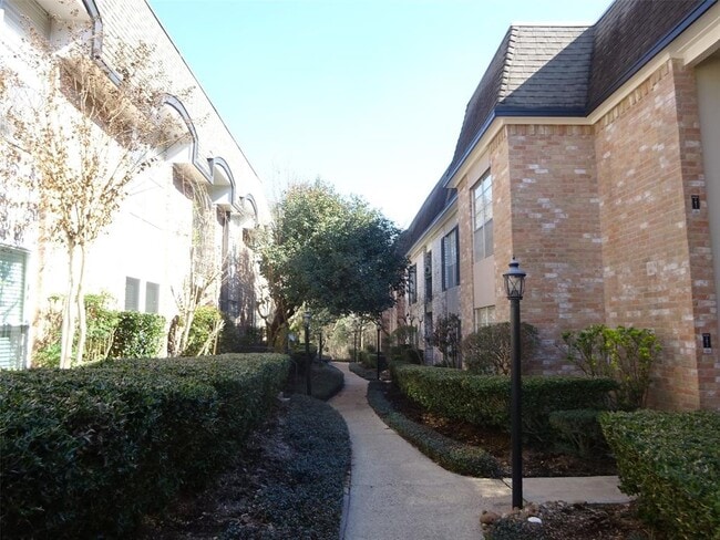 Building Photo - 1811 Stoney Brook Dr