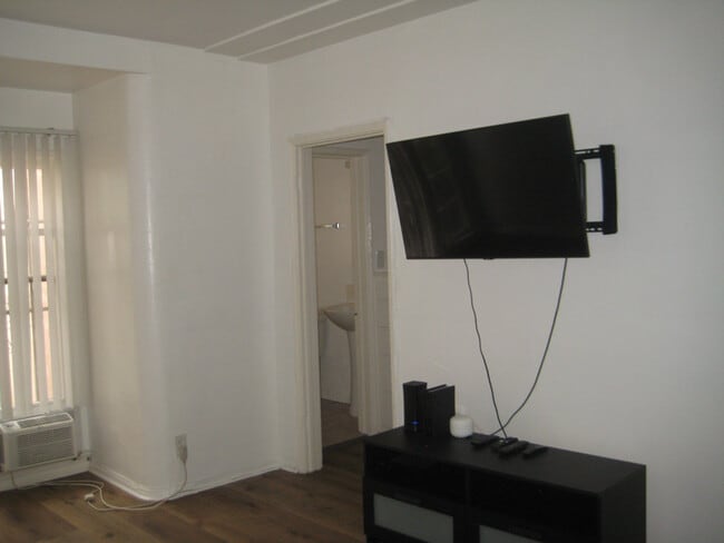 Foto del edificio - 1781 Orchid Ave